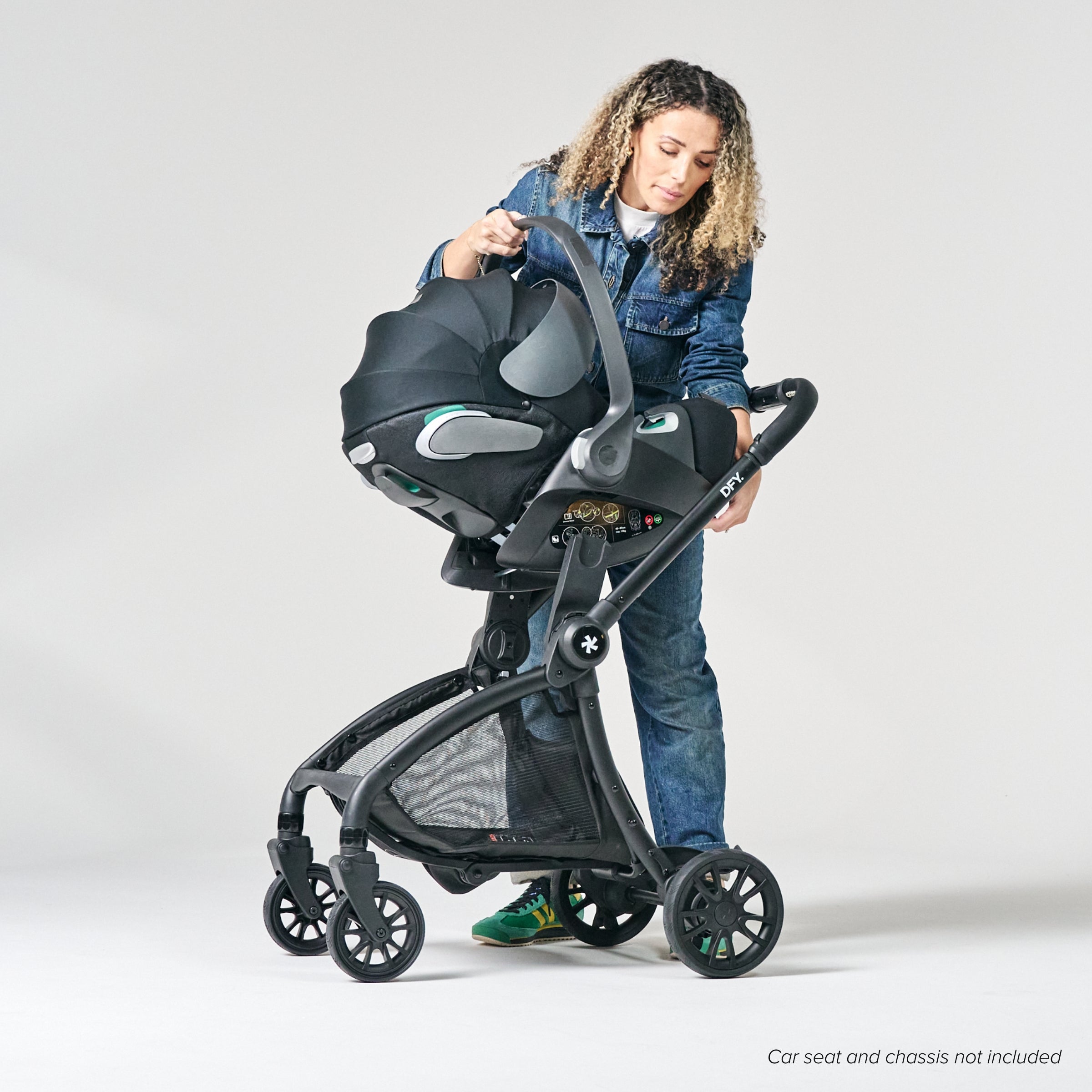 Image of car seat on chassis using car seat adapters