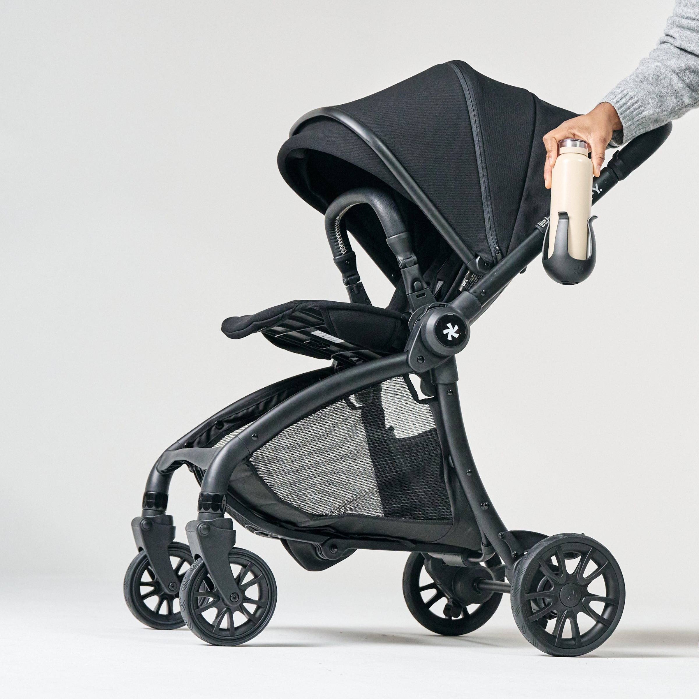 Image of cupholder on the R1 Stroller with bottle inside